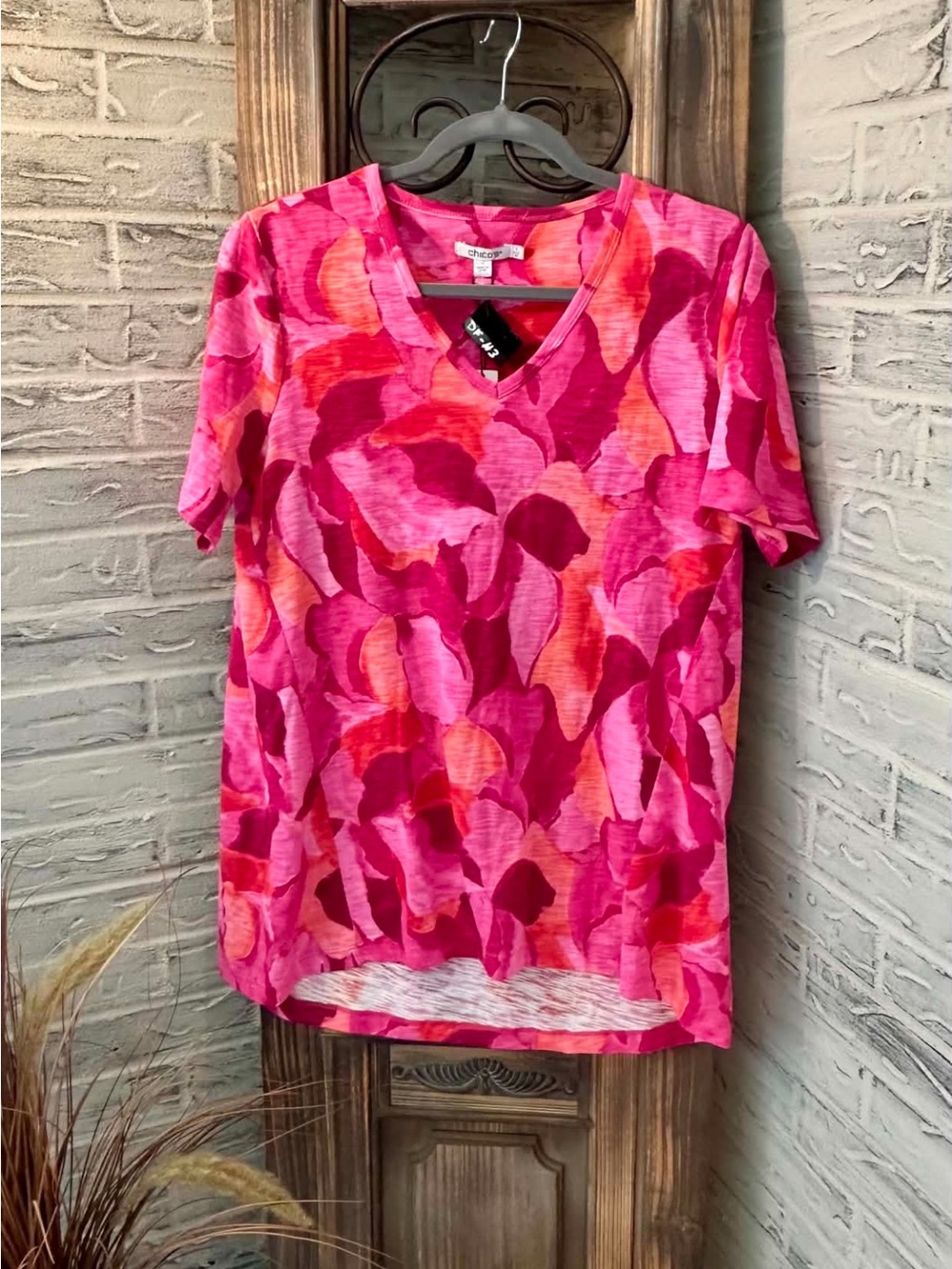 Chico's Vibrant Pink & Coral Abstract V-Neck Short Sleeve Tee
